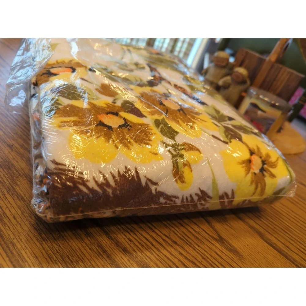 New Old Stock Vintage Fashion Print Blanket Loving Leopards Full/Twin 72